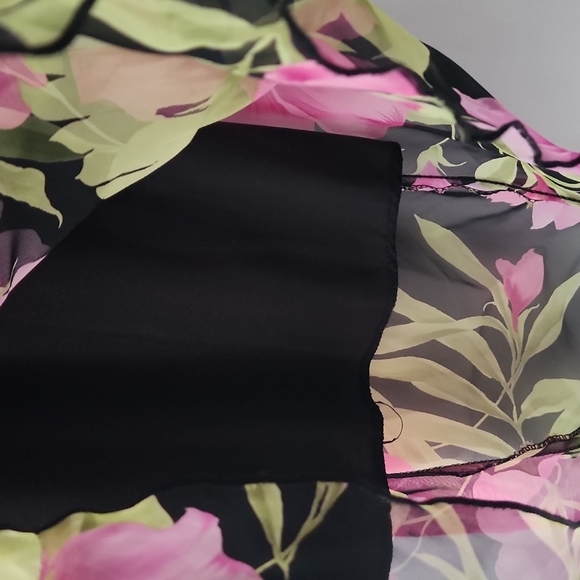 Host Pick! Vintage Laura Petites Floral Midi Flutter Sleeve Dress - Picture 3 of 10